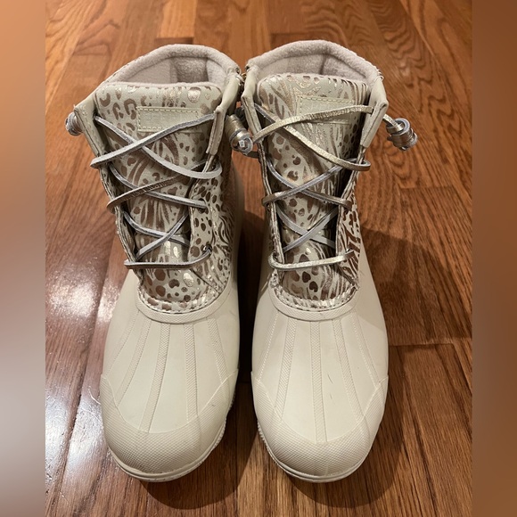 Sperry Saltwater Metallic Jacquard Duck Boot
Winter Duck Boots - Lug Sole size•7 - Picture 5 of 9